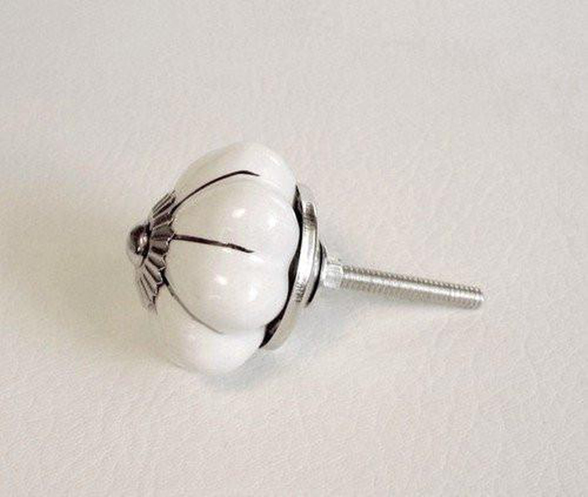 White Porcelain Knobs For Kitchens Retro And Graceful Dwyer Home   13500402 1200x1200 